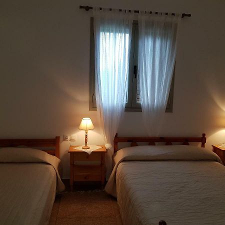 Theo'S Vacation Home Скирос Экстерьер фото