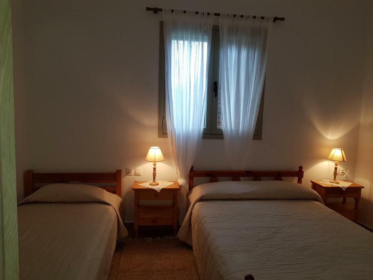 Theo'S Vacation Home Скирос Экстерьер фото